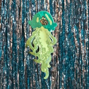 Iridescent Pearl Acrylic Jellyfish Hair Claw - Green/Aqua